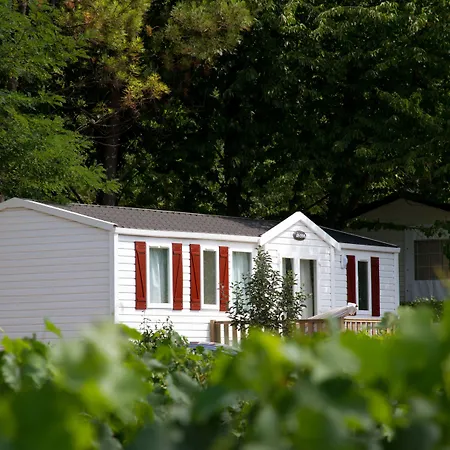 Camping Le Pressoir Petit-Palais-et-Cornemps