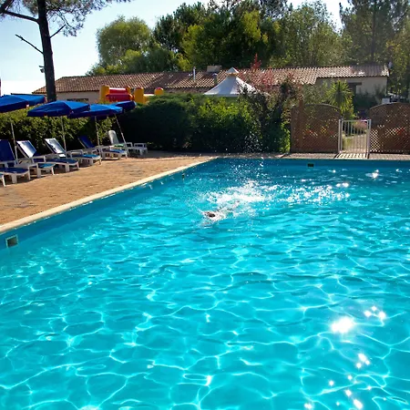 Camping Le Pressoir Petit-Palais-et-Cornemps