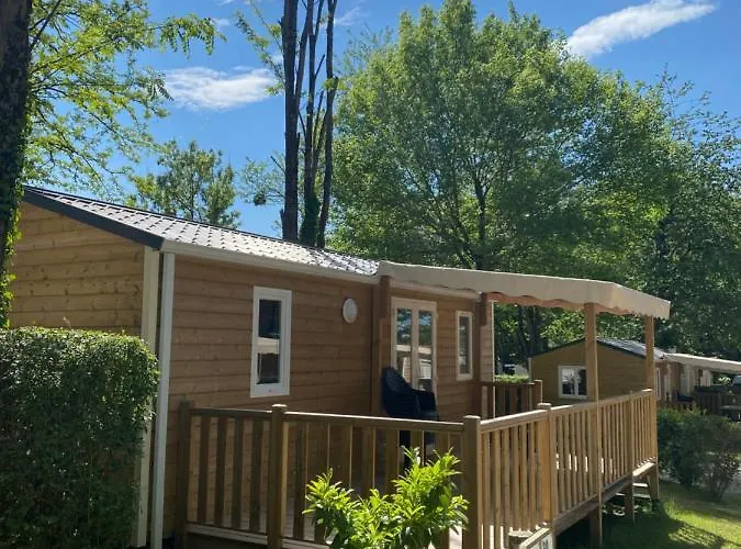 Le Pressoir 4* Petit-Palais-et-Cornemps